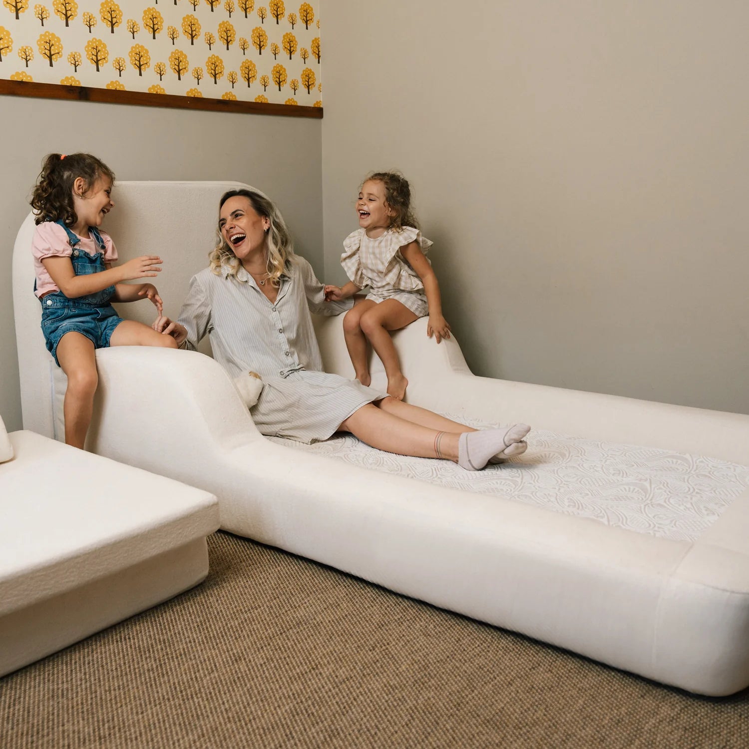 The Little Duck — Montessori-Inspired Toddler Floor Bed - Linen